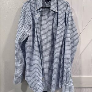 Croft & Barrow Blue and White Casual Button Down Shirt